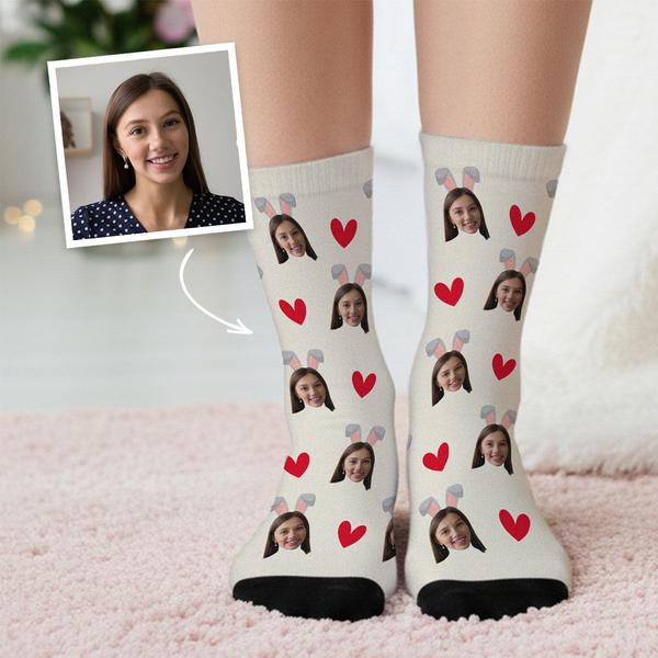 Socken mit Gesicht und Hasenohren