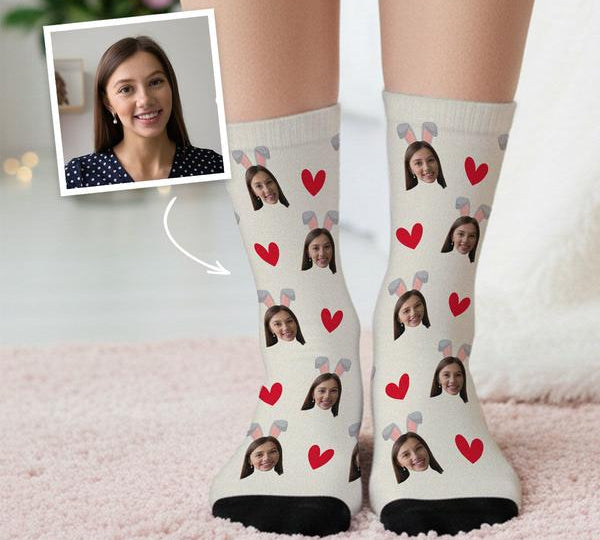 Socken mit Gesicht und Hasenohren